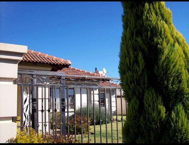 4 BEDROOM HOUSE FOR SALE IN VANDERBIJLPARK SE 8